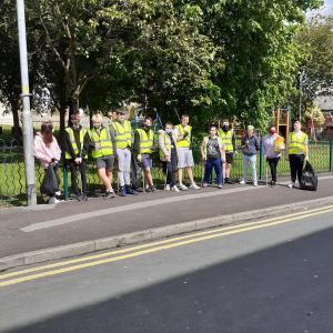 Students Clean up the Streets